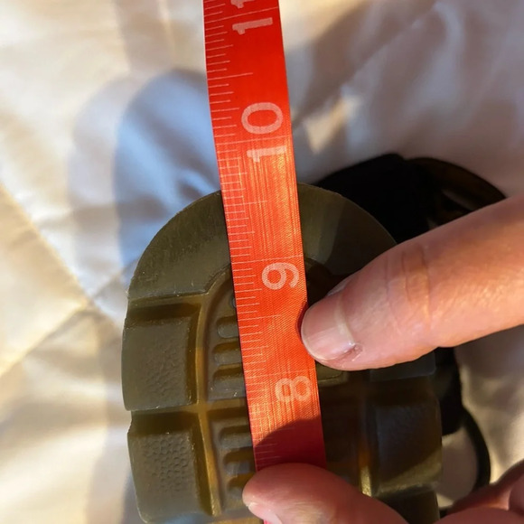 Dr Martens JUNIOR COMBS EXTRA TOUGH POLY CASUAL BOOTS size 4 - Picture 9 of 9